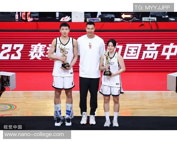 足球场上找易建联的球星们他们与篮球巨星的另类邂逅与挑战